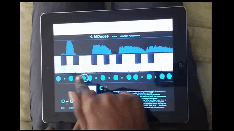 Animated gif showing usage of the K Mondes Martenot web app on an ipad.